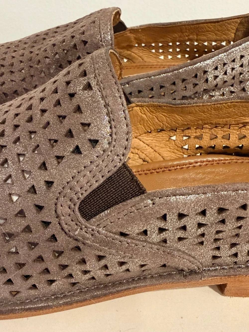 Trask Ali Perforated Metallic Pewter Suede Loafers Slip On Flats Size 9